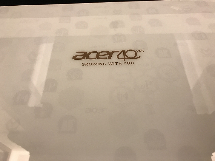 [開箱分享] 40 週年版 ACER Aspire V3-372-714K