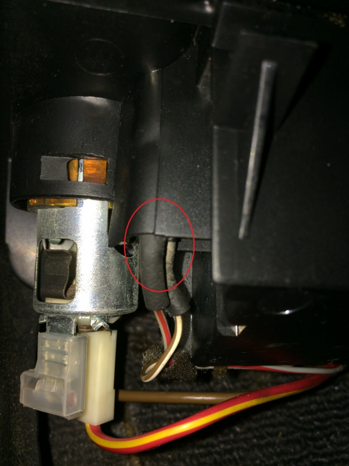 [DIYer] E30室內燈更換(點煙器座 室內燈 牌照燈 手套箱燈 後箱燈)