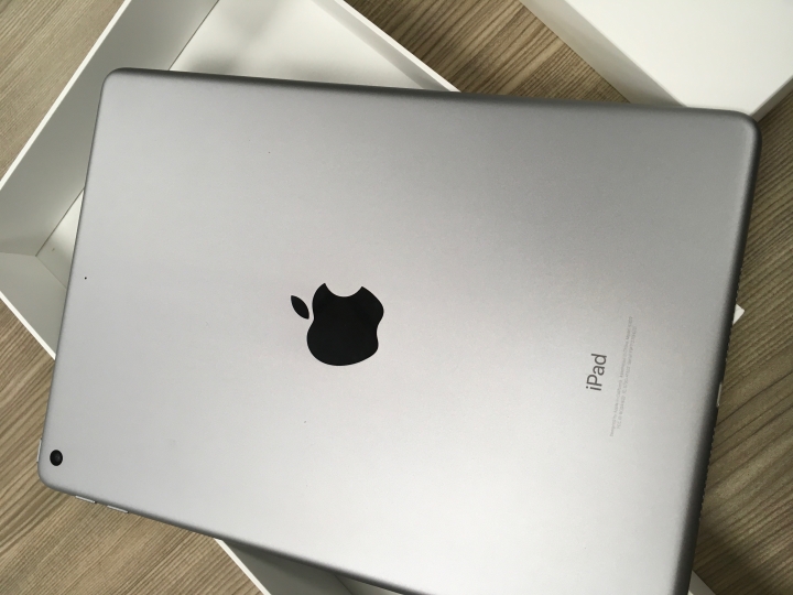 iPad 2017 太空灰開箱文