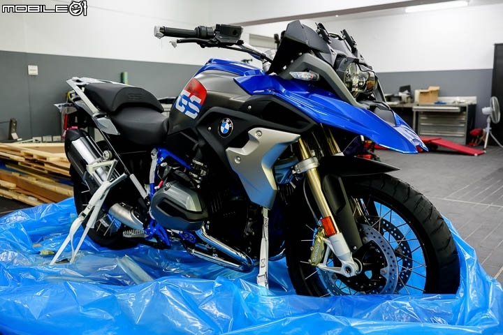 大軍進港 BMW Motorrad 2017 年式 R1200GS Exclusive/Rallye、R nineT Racer/Pure 抵台開箱