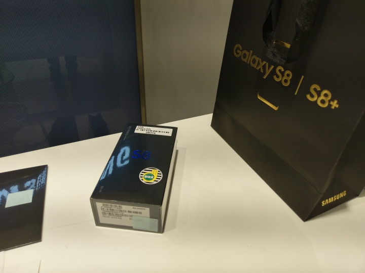 S8紫灰開箱測試 - 與HTC U Ultra比較 : 螢幕、拍照、效能、操作等詳測心得(5/1更新訊號、網速和影片測試)