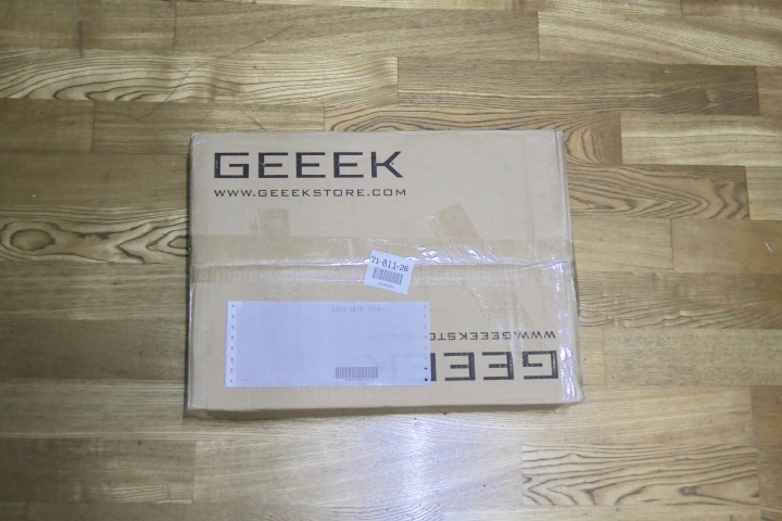 目前最小的ATX全透機殼GEEEK T810