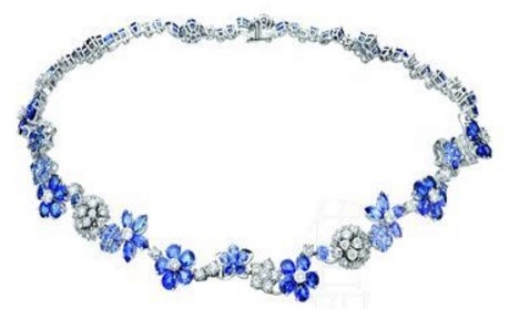 請問有類似van cleef & arpels梵克雅寶這款Folie des Prés系列的手鍊、項鍊嗎?  VCA