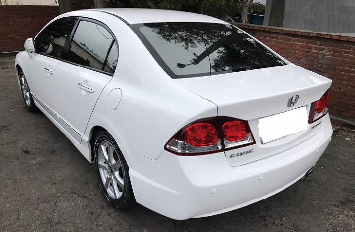 在台灣還是不要買白車吧