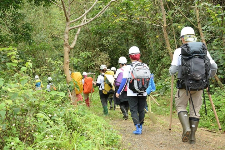 南田部落 台東秘境排灣族私房景點 夜觀野溪生態 無電無訊號深山野營 早餐日出無敵海景 攀樹體驗弓箭製作 南田海岸南田石