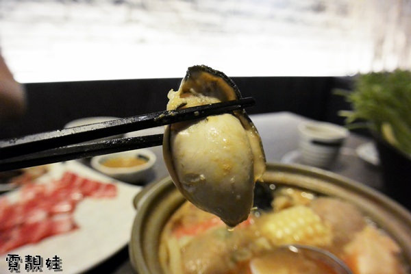 必吃!南投埔里不靠海【日高鍋物】的超肥美"海鮮鍋物""伊比利豬肉火鍋"雙人海陸套餐