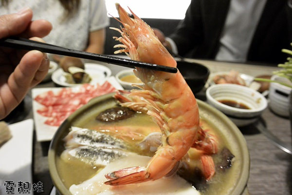 必吃!南投埔里不靠海【日高鍋物】的超肥美"海鮮鍋物""伊比利豬肉火鍋"雙人海陸套餐