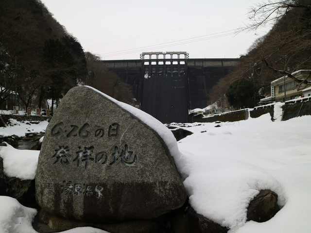 日本岡山: 在水壩前男女混浴吧XD 排名no.1的露天溫泉--湯原溫泉