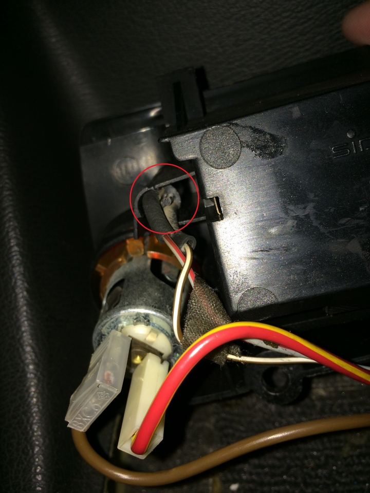 [DIYer] E30室內燈更換(點煙器座 室內燈 牌照燈 手套箱燈 後箱燈)