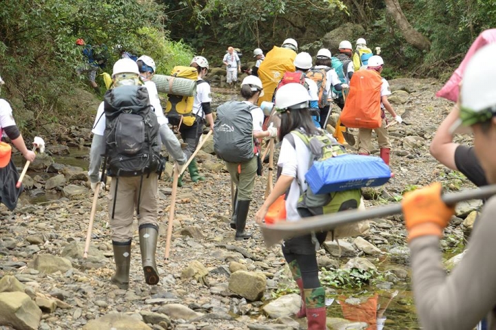 南田部落 台東秘境排灣族私房景點 夜觀野溪生態 無電無訊號深山野營 早餐日出無敵海景 攀樹體驗弓箭製作 南田海岸南田石
