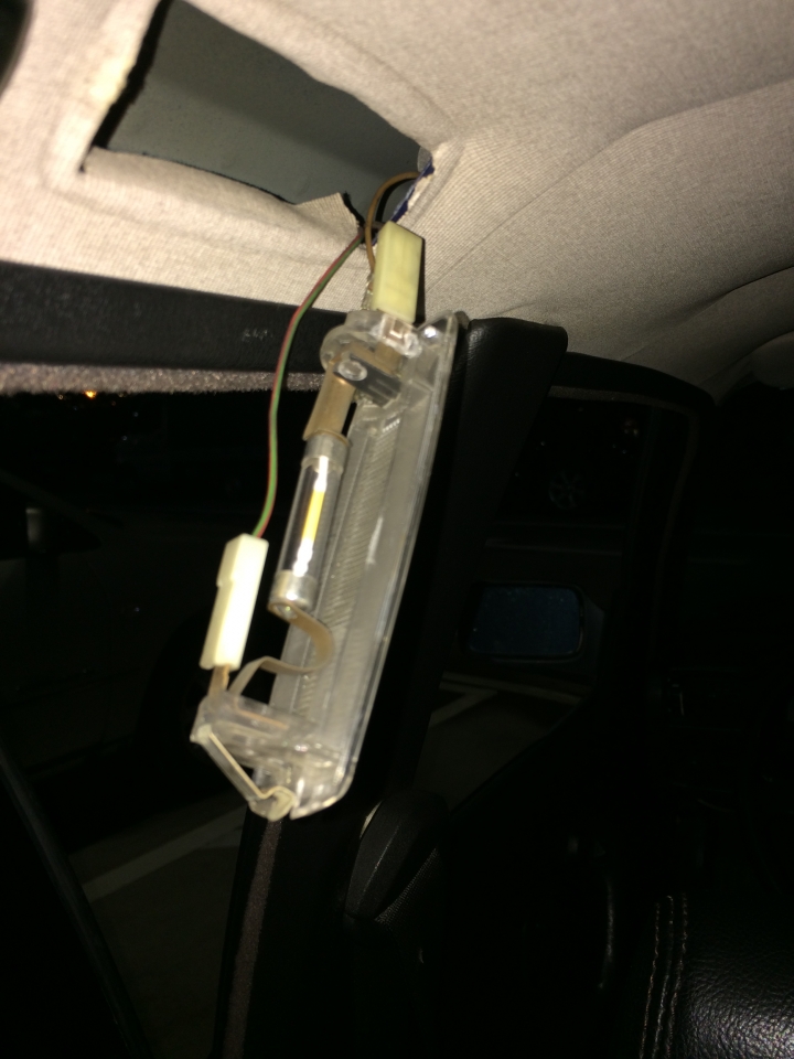 [DIYer] E30室內燈更換(點煙器座 室內燈 牌照燈 手套箱燈 後箱燈)