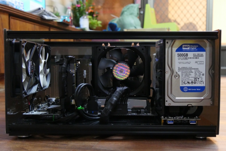 目前最小的ATX全透機殼GEEEK T810