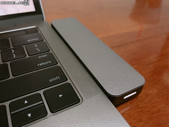 「開箱圖多」HyperDrive Thunderbolt 3 USB-C HUB for MacBook Pro