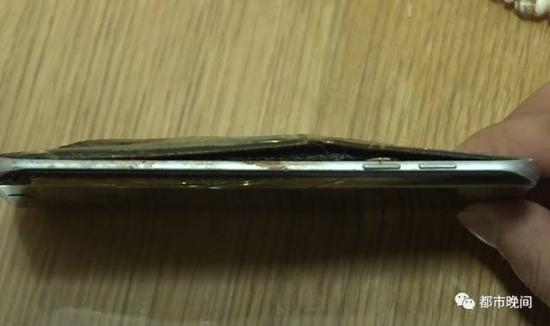 [新聞]驚壞了！湖南小夥三星S7手機手中爆炸 冒出滾滾白煙