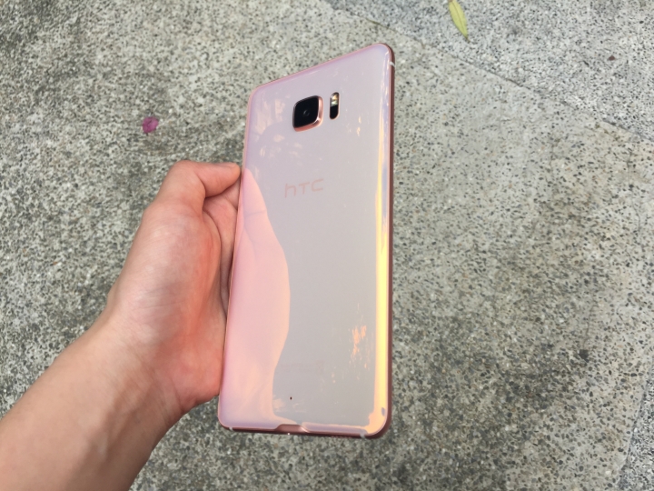 HTC U Ultra彩妝粉簡易開箱（圖多）