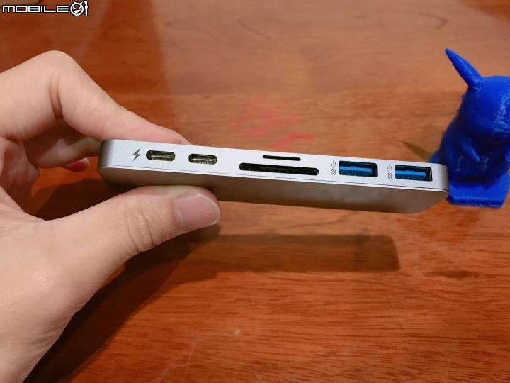 「開箱圖多」HyperDrive Thunderbolt 3 USB-C HUB for MacBook Pro