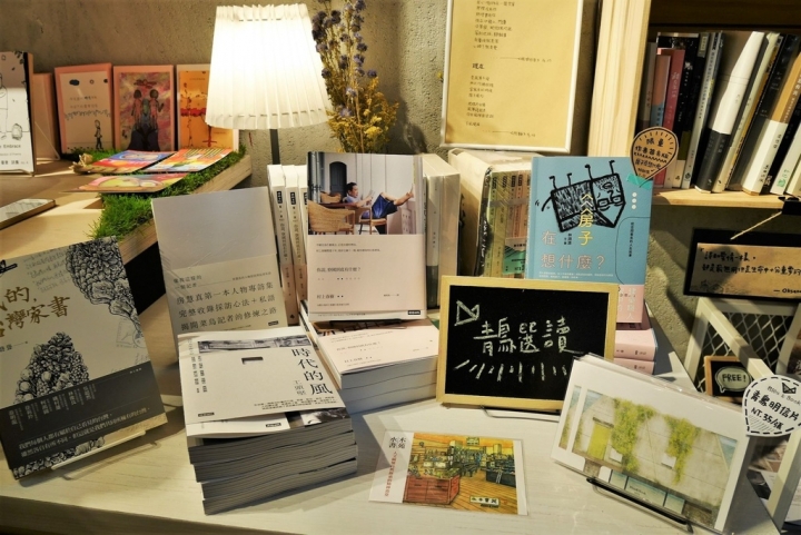 【台北華山文創園區 | 咖啡廳】在書香中與乾燥花下品一杯咖啡✡青鳥Bleu&Book