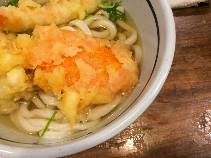 【食記。美食】東京 五反田  看了櫻花之後呢？(2) 小店立食 男性最愛 おにやんま  烏龍麵 立食 蜻蜓