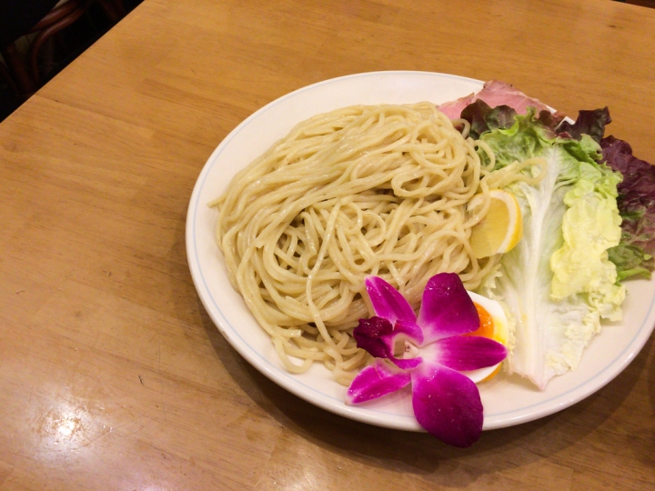 【美食。食記】東京 池袋 味噌鹹甜 柚香滿溢 號稱池袋第一的麵與店娘 Hululu フルル 沾麵 拉麵 女性推薦