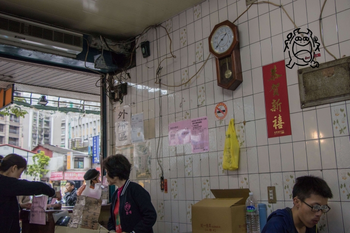 【吃】金鋒滷肉飯 ‧ 台北 ‧ 中正紀念堂周邊(南門市場) ‧ 台式小吃 ‧ 滷肉飯 ‧ 叱吒台北數十年老字號排隊名店!20170325