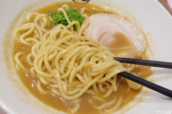 【拉麵】豚骨一燈來台，信義區再添拉麵名店