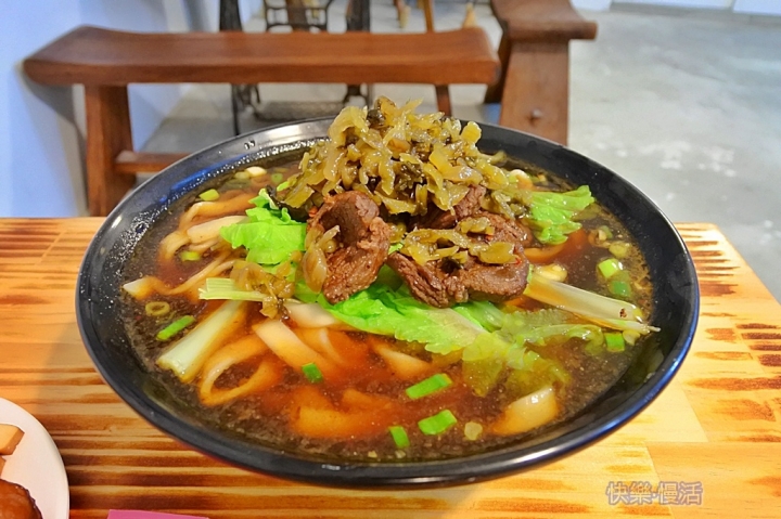 【我眼中的蘭嶼】飛魚炒飯、羊肉風味餐、燒烤吃到飽,最夯等於最優?