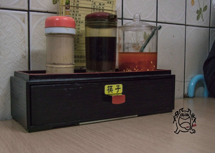 【吃】金鋒滷肉飯 ‧ 台北 ‧ 中正紀念堂周邊(南門市場) ‧ 台式小吃 ‧ 滷肉飯 ‧ 叱吒台北數十年老字號排隊名店!20170325