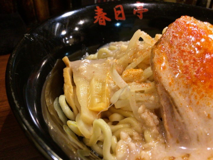 【美食。食記】東京池袋 宿命性的最終吃法 二訪 春日亭 拉麵 油麵 油王！女性喜愛的拉麵