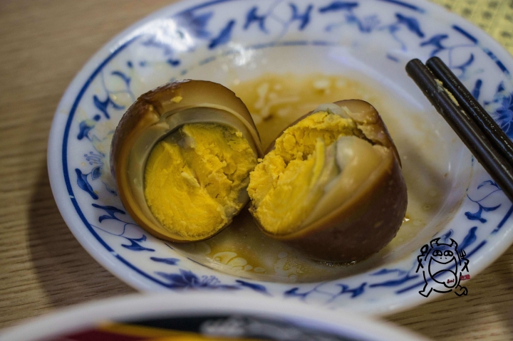 【吃】金鋒滷肉飯 ‧ 台北 ‧ 中正紀念堂周邊(南門市場) ‧ 台式小吃 ‧ 滷肉飯 ‧ 叱吒台北數十年老字號排隊名店!20170325