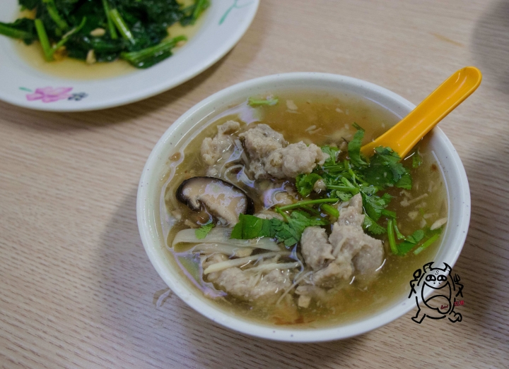 【吃】金鋒滷肉飯 ‧ 台北 ‧ 中正紀念堂周邊(南門市場) ‧ 台式小吃 ‧ 滷肉飯 ‧ 叱吒台北數十年老字號排隊名店!20170325