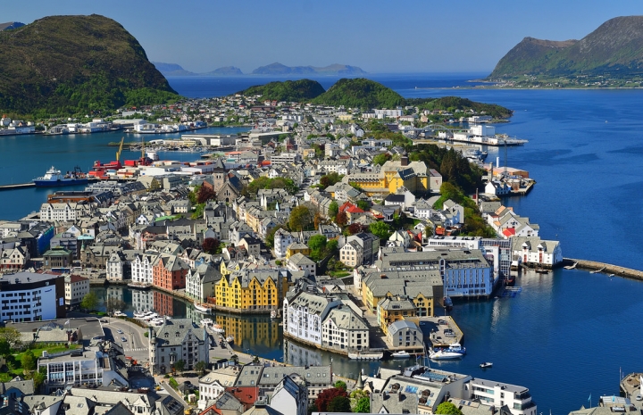 [ 北歐。挪威景點 ] 奧勒松 [Alesund] 挪威峽灣周邊景點～挪威最美城市 ~ 在Aksla景觀台欣賞無敵海景