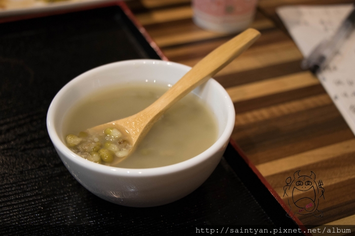 【吃】 遊子鐵鍋飯 ‧ 板橋 ‧ 板橋火車站 ‧ 日式定食 ‧ 鐵鍋飯 ‧ 燒烤醬好吃 ‧ 米香醬香，用鐵鍋烙出絕妙樂章 20170425