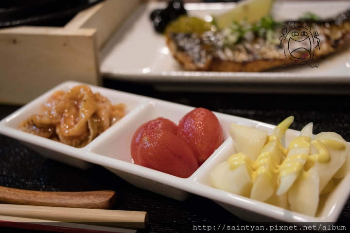 【吃】 遊子鐵鍋飯 ‧ 板橋 ‧ 板橋火車站 ‧ 日式定食 ‧ 鐵鍋飯 ‧ 燒烤醬好吃 ‧ 米香醬香，用鐵鍋烙出絕妙樂章 20170425
