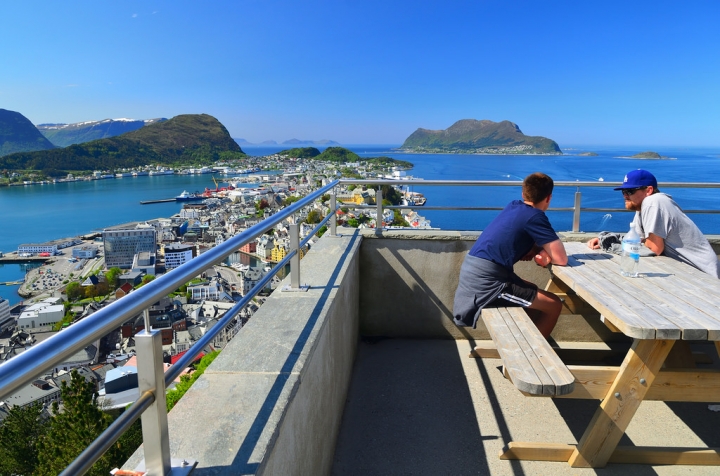 [ 北歐。挪威景點 ] 奧勒松 [Alesund] 挪威峽灣周邊景點～挪威最美城市 ~ 在Aksla景觀台欣賞無敵海景