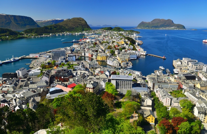 [ 北歐。挪威景點 ] 奧勒松 [Alesund] 挪威峽灣周邊景點～挪威最美城市 ~ 在Aksla景觀台欣賞無敵海景