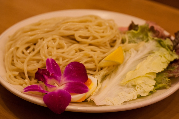 【美食。食記】東京 池袋 味噌鹹甜 柚香滿溢 號稱池袋第一的麵與店娘 Hululu フルル 沾麵 拉麵 女性推薦