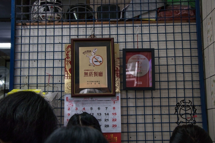 【吃】金鋒滷肉飯 ‧ 台北 ‧ 中正紀念堂周邊(南門市場) ‧ 台式小吃 ‧ 滷肉飯 ‧ 叱吒台北數十年老字號排隊名店!20170325