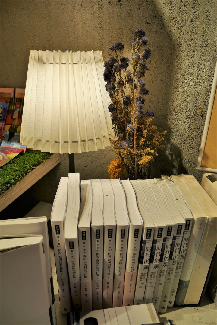 【台北華山文創園區 | 咖啡廳】在書香中與乾燥花下品一杯咖啡✡青鳥Bleu&Book