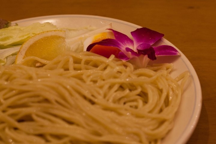 【美食。食記】東京 池袋 味噌鹹甜 柚香滿溢 號稱池袋第一的麵與店娘 Hululu フルル 沾麵 拉麵 女性推薦