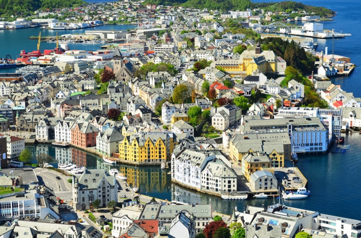 [ 北歐。挪威景點 ] 奧勒松 [Alesund] 挪威峽灣周邊景點～挪威最美城市 ~ 在Aksla景觀台欣賞無敵海景