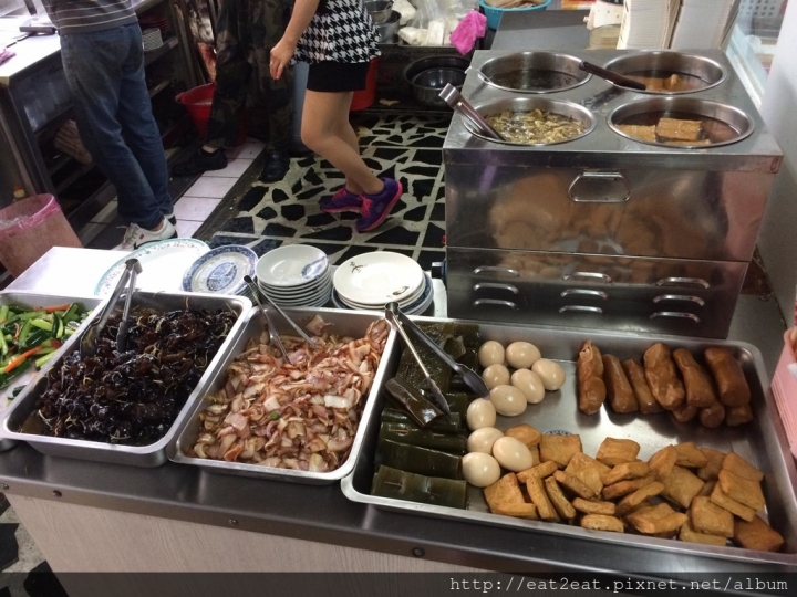 【新北土城食記】延吉街市場巷仔內小吃 延安街阿麗雞肉飯陽春麵/俗擱大碗一個銅板就能吃飽!