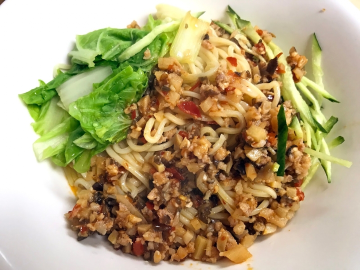 [食譜] 新店大坪林 禾豐小吃。刀工細膩的香辣魚香紹子麵(近大豐路)