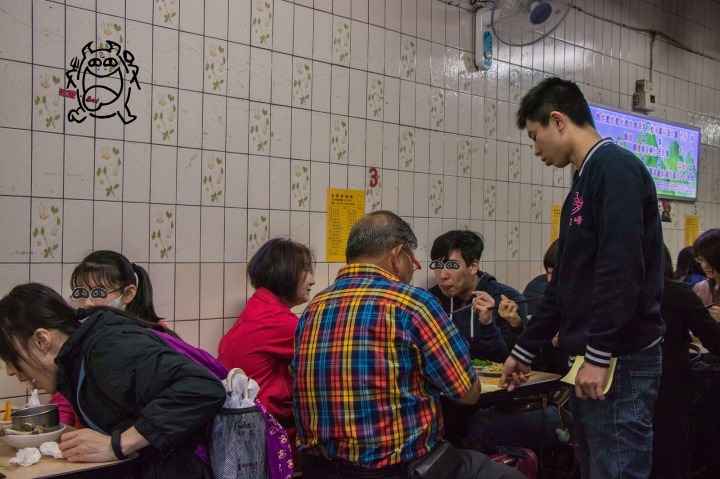 【吃】金鋒滷肉飯 ‧ 台北 ‧ 中正紀念堂周邊(南門市場) ‧ 台式小吃 ‧ 滷肉飯 ‧ 叱吒台北數十年老字號排隊名店!20170325