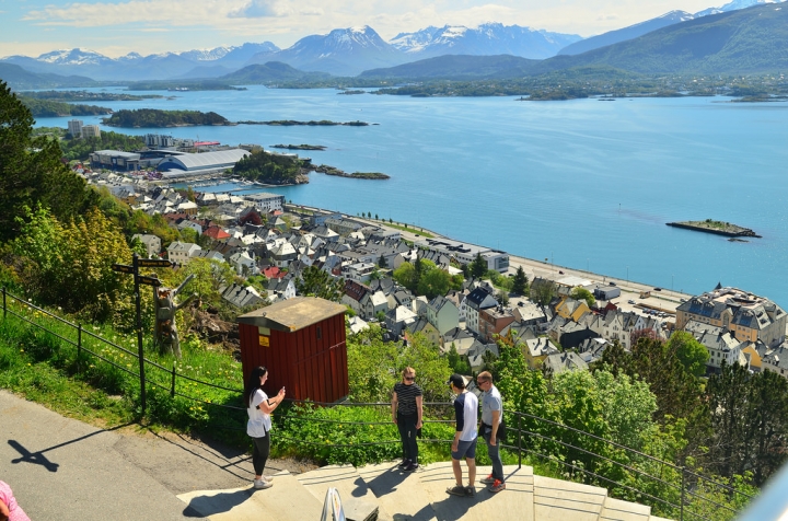 [ 北歐。挪威景點 ] 奧勒松 [Alesund] 挪威峽灣周邊景點～挪威最美城市 ~ 在Aksla景觀台欣賞無敵海景