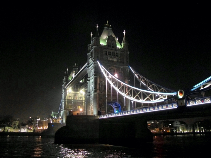 【London．走跳】初抵倫敦:迷霧漫遊泰唔士河畔_聖保羅教堂.千禧橋與倫敦塔橋