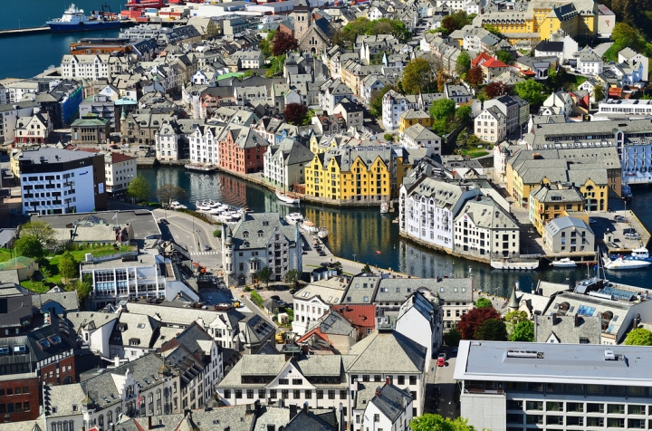 [ 北歐。挪威景點 ] 奧勒松 [Alesund] 挪威峽灣周邊景點～挪威最美城市 ~ 在Aksla景觀台欣賞無敵海景