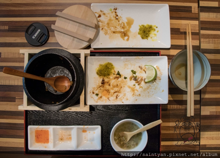 【吃】 遊子鐵鍋飯 ‧ 板橋 ‧ 板橋火車站 ‧ 日式定食 ‧ 鐵鍋飯 ‧ 燒烤醬好吃 ‧ 米香醬香，用鐵鍋烙出絕妙樂章 20170425