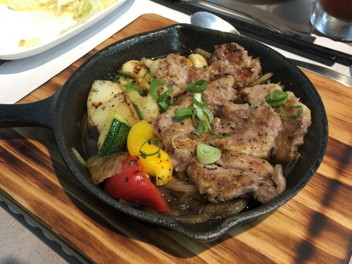 【竹南美食】宴兌鐵板燒輕料理。對荷包與味蕾都不造成負擔的平價質感小館