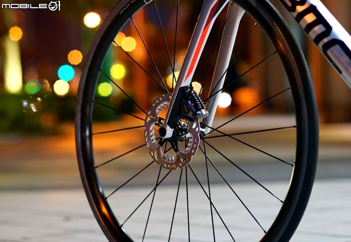 BMC RM01 碟煞公路車，LTD白銀戰甲限量版！