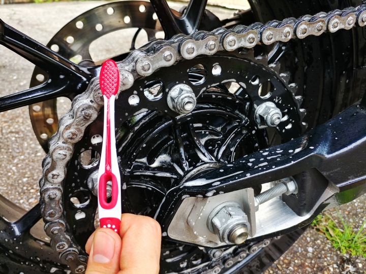 [保養] 【DIY篇】Prowash水性鏈條清潔劑 in BMW F800R